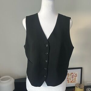 Black sleeveless vest